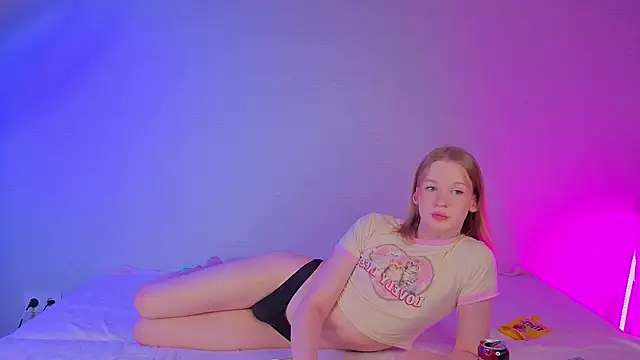 Snapshot of Olivia-Pink chatting on March 15, 4:35 pm Olivia-Pink online show from March 15, 4:35 pm