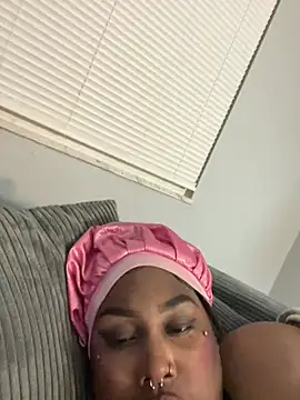 Snapshot of Cocomamii1 chatting on January 18, 8:51 am Cocomamii1 online show from January 18, 8:51 am