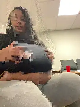 Snapshot of Cocomamii1 chatting on February 10, 4:38 am Cocomamii1 online show from February 10, 4:38 am