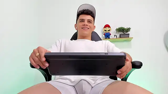 Snapshot of Mikecooper chatting on October 23, 1:38 am Mikecooper online show from October 23, 1:38 am