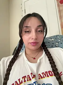 CharmingMaddie online show from April 7, 4:51 pm