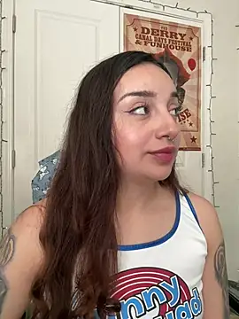 CharmingMaddie online show from April 17, 3:15 pm