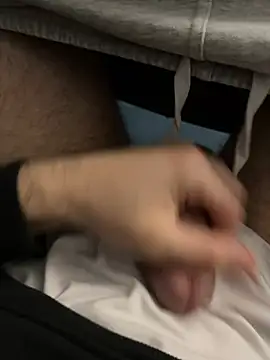 Snapshot of Frankieyyy1 chatting on February 12, 1:33 am Frankieyyy1 online show from February 12, 1:33 am