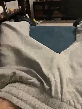 Snapshot of Frankieyyy1 chatting on February 13, 11:23 pm Frankieyyy1 online show from February 13, 11:23 pm