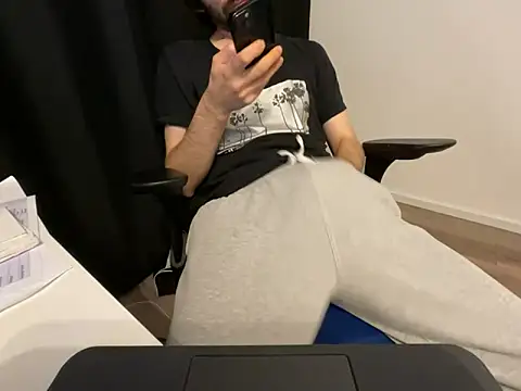 Frankieyyy1 online show from April 16, 8:09 pm