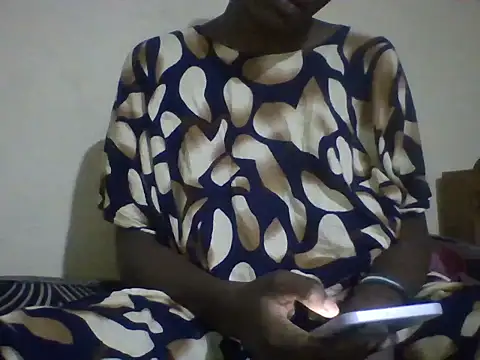 Snapshot of sexyonettt chatting on September 12, 4:01 am sexyonettt online show from September 12, 4:01 am