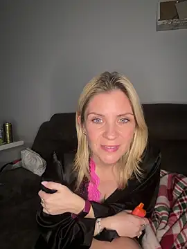 Lexi-Lux-X online show from February 4, 2:06 am