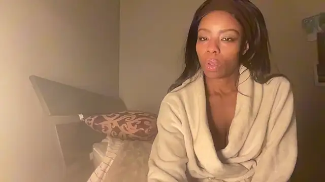 Snapshot of Peachyz69 chatting on February 9, 5:00 am Peachyz69 online show from February 9, 5:00 am