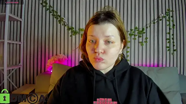 Michele Greenn online show from February 1, 1:04 am