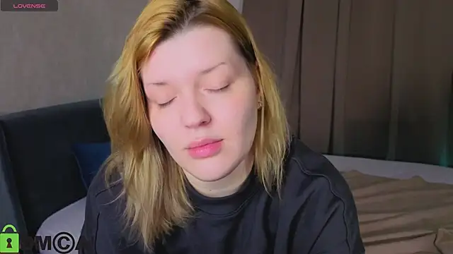 Michele Greenn online show from April 15, 1:12 am