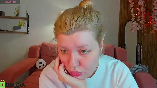 Snapshot of Michele_Greenn chatting on June 14, 1:03 am Michele Greenn online show from June 14, 1:03 am