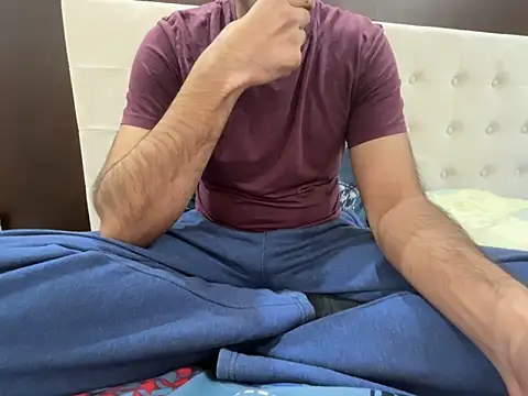 Snapshot of DecentJaat chatting on February 10, 4:44 pm DecentJaat online show from February 10, 4:44 pm