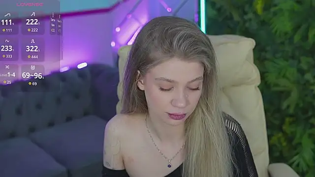 SandyLayy online show from May 6, 7:19 pm