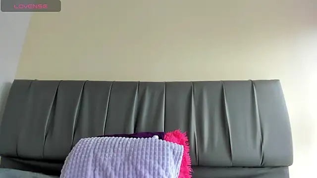 iisabella noa online show from March 19, 12:20 pm