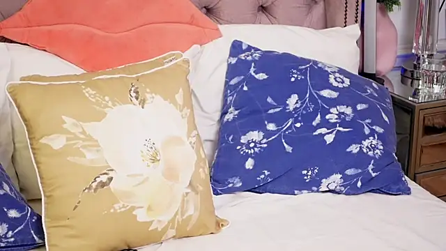 JenniferLovve online show from May 1, 4:28 am