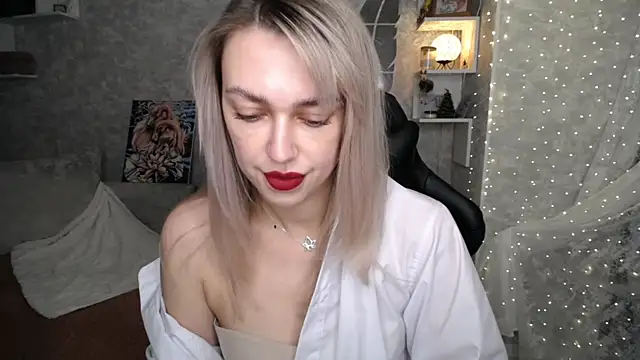 Snapshot of NickyAdamidi chatting on January 17, 3:28 pm NickyAdamidi online show from January 17, 3:28 pm