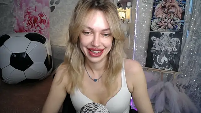 Snapshot of NickyAdamidi chatting on June 27, 4:23 pm NickyAdamidi online show from June 27, 4:23 pm