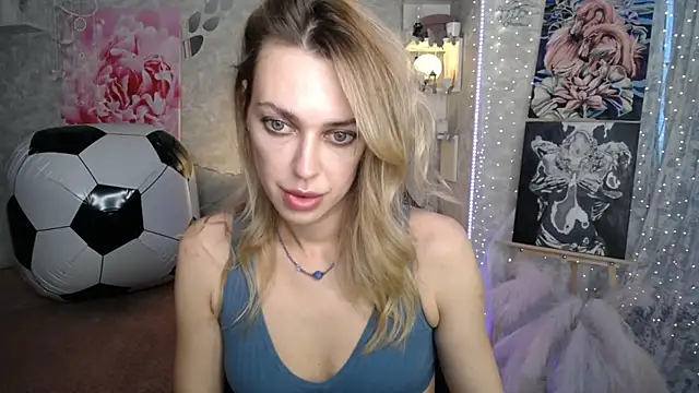 Snapshot of NickyAdamidi chatting on July 6, 4:20 pm NickyAdamidi online show from July 6, 4:20 pm