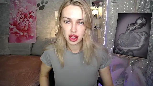 Snapshot of NickyAdamidi chatting on July 20, 5:26 pm NickyAdamidi online show from July 20, 5:26 pm