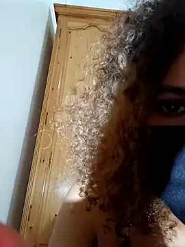 Snapshot of ghadiraa chatting on October 9, 1:14 am ghadiraa online show from October 9, 1:14 am