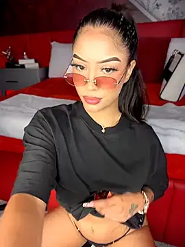 Snapshot of MystiqueXXX chatting on June 19, 1:15 pm MystiqueXXX online show from June 19, 1:15 pm