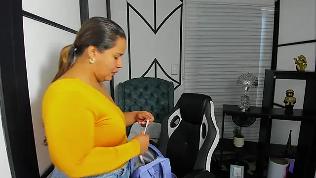 ElaBourn  online show from September 29, 12:54 pm