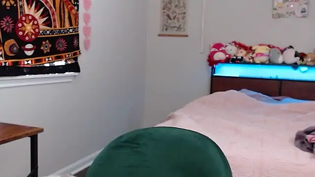 Snapshot of Cherribombzz chatting on February 21, 3:24 pm Cherribombzz online show from February 21, 3:24 pm