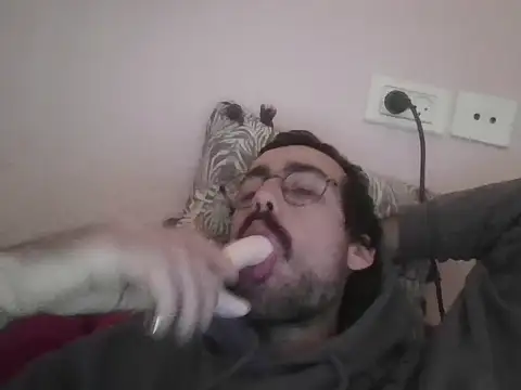 Snapshot of BalloonSlave1513 chatting on February 21, 7:42 am BalloonSlave1513 online show from February 21, 7:42 am