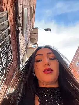 Ninabigtitied online show from November 4, 2:05 pm