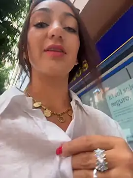 Ninabigtitied online show from December 14, 1:16 pm