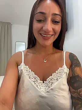 Ninabigtitied online show from December 15, 5:28 pm