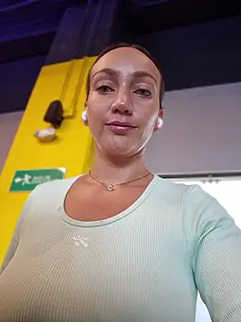 Ninabigtitied online show from July 7, 5:28 pm