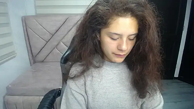 Velvet Moon V online show from October 10, 1:10 pm