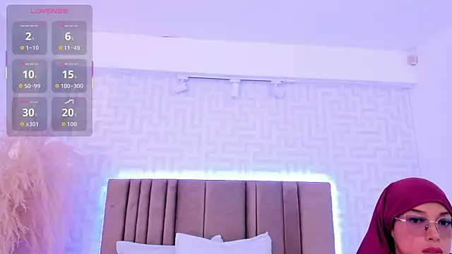 naishaa  online show from April 7, 6:30 pm