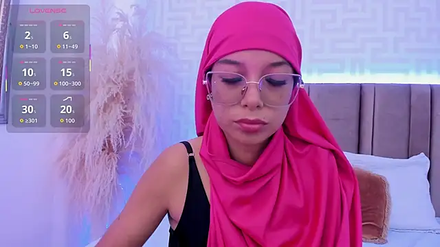 Snapshot of naishaa_ chatting on April 18, 7:58 pm naishaa online show from April 18, 7:58 pm