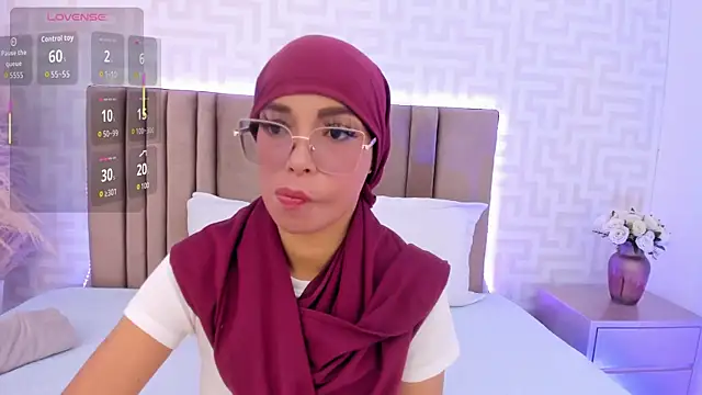 Snapshot of naishaa_ chatting on July 7, 4:11 pm naishaa online show from July 7, 4:11 pm