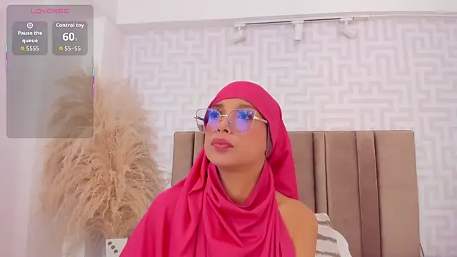 Snapshot of naishaa_ chatting on July 18, 6:45 pm naishaa online show from July 18, 6:45 pm