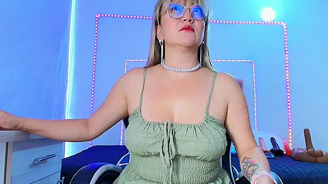 naomi diamond  online show from May 21, 11:28 am