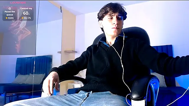 Snapshot of RoberthAlv chatting on February 20, 1:44 pm RoberthAlv online show from February 20, 1:44 pm