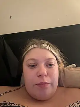 Snapshot of kinkybellexx chatting on November 8, 5:51 am kinkybellexx online show from November 8, 5:51 am