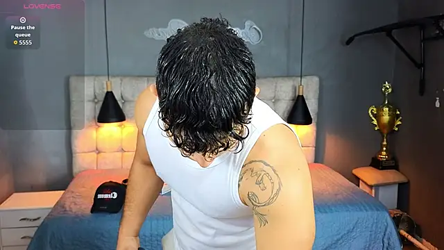Snapshot of Horny_nick18 chatting on October 18, 12:06 pm Horny nick18 online show from October 18, 12:06 pm