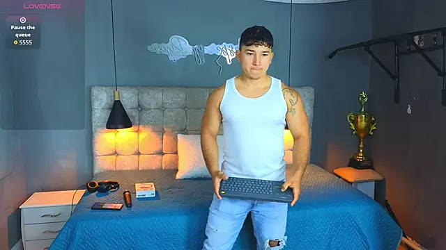 Snapshot of Horny_nick18 chatting on October 20, 12:38 pm Horny nick18 online show from October 20, 12:38 pm