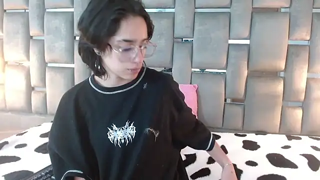 katalinathxandbritney1 online show from September 11, 2:44 am