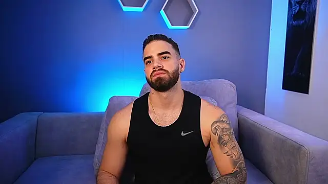 Snapshot of Paul_Phoenix chatting on February 9, 7:29 pm Paul Phoenix online show from February 9, 7:29 pm