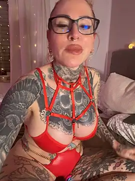 CatCoxx online show from March 13, 7:20 pm