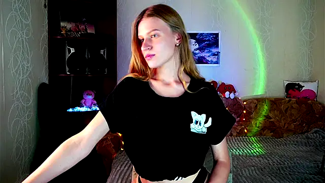 Snapshot of Luntryy chatting on October 6, 10:23 am Luntryy online show from October 6, 10:23 am