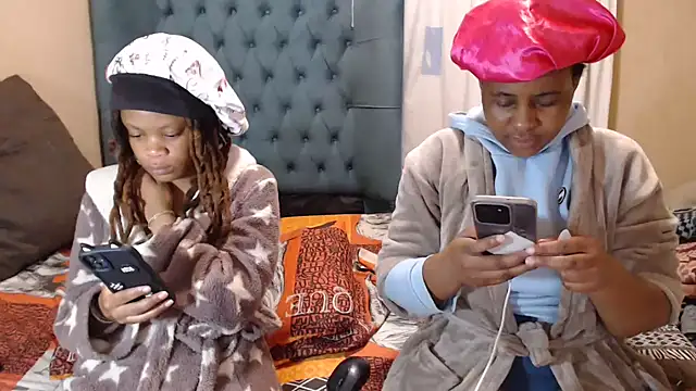 Snapshot of EbonyEssence chatting on April 25, 9:34 pm EbonyEssence online show from April 25, 9:34 pm