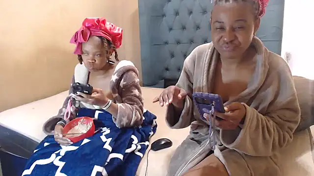 Snapshot of EbonyEssence chatting on May 14, 10:00 am EbonyEssence online show from May 14, 10:00 am
