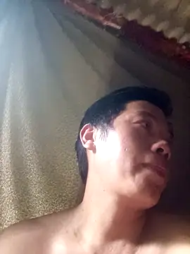 Snapshot of DungLuongg chatting on September 18, 5:53 am DungLuongg online show from September 18, 5:53 am