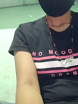 Snapshot of poojam93 chatting on September 22, 1:35 pm poojam93 online show from September 22, 1:35 pm